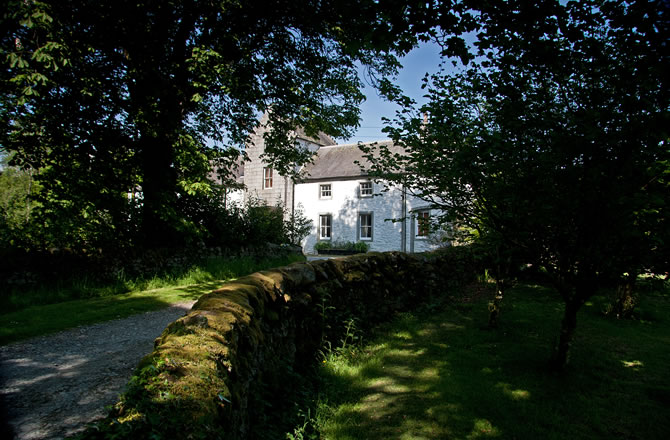 Approaching Cairnsmore Cottages